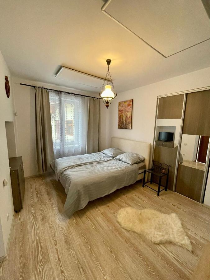 Old Town Apartment *