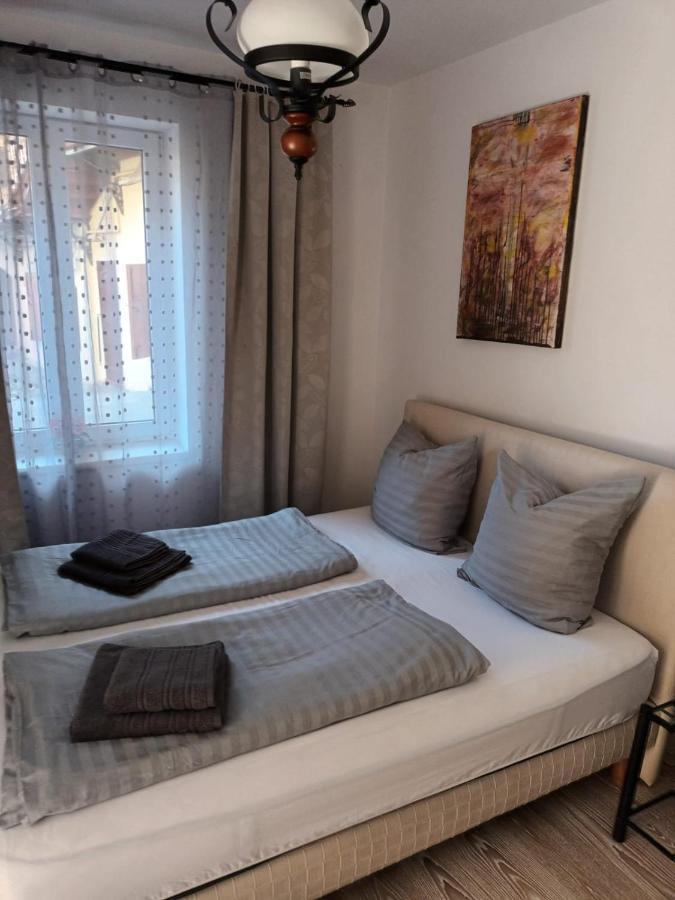 Old Town Apartment *